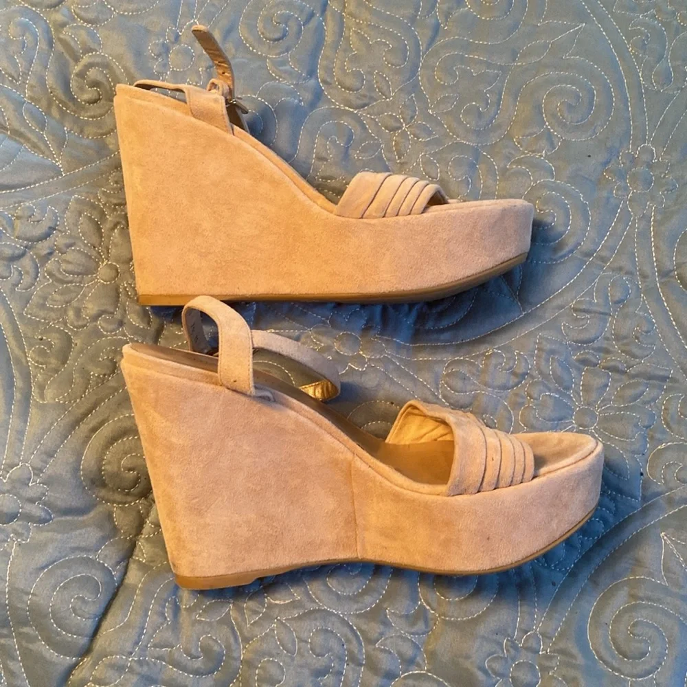 Stuart Weitzman Elegant Tan Wedge Sandals 5” (1.5” platform) - Picture 4 of 9